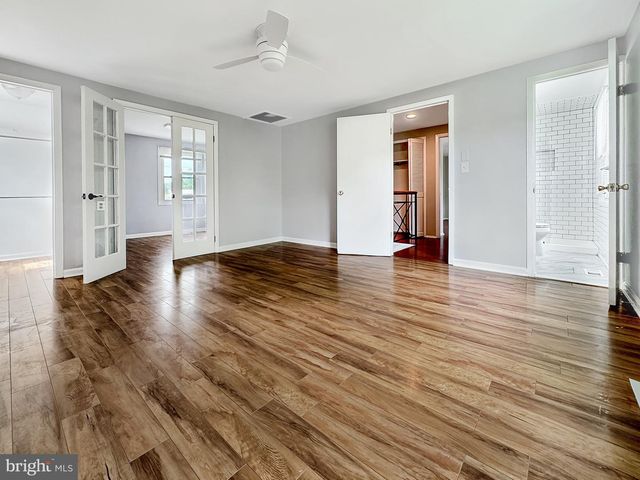 11 EXPRESS LN, Willingboro, NJ 08046