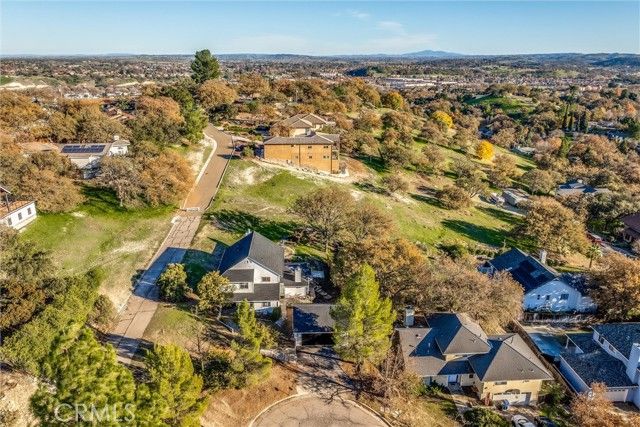 806 Grove Street, Paso Robles, CA 93446