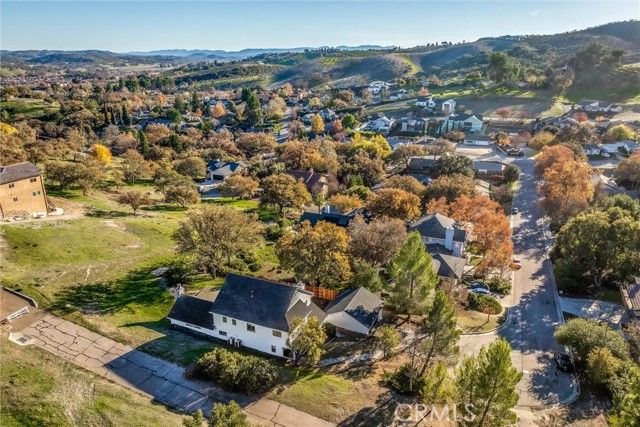 806 Grove Street, Paso Robles, CA 93446