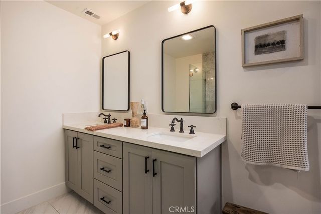 1096 Tulare, Costa Mesa, CA 92626