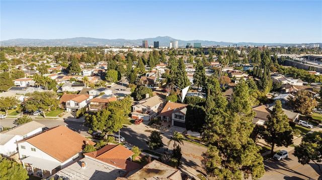 1096 Tulare, Costa Mesa, CA 92626