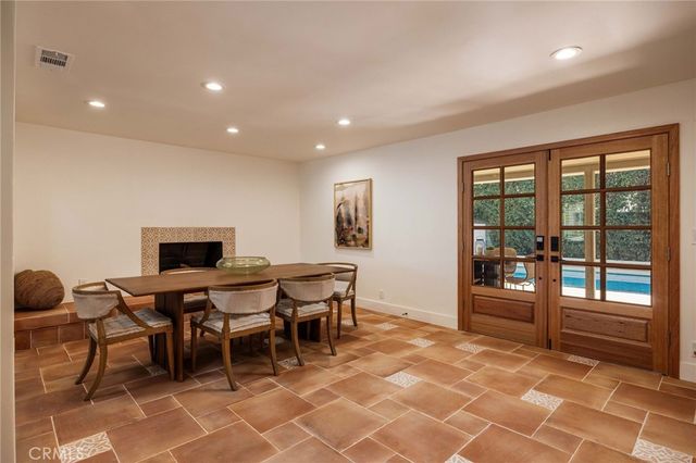 1096 Tulare, Costa Mesa, CA 92626