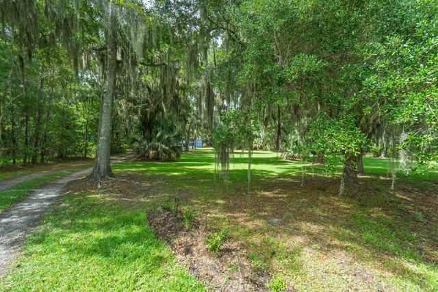 8567 Palmetto Road, Edisto Island, SC 29438