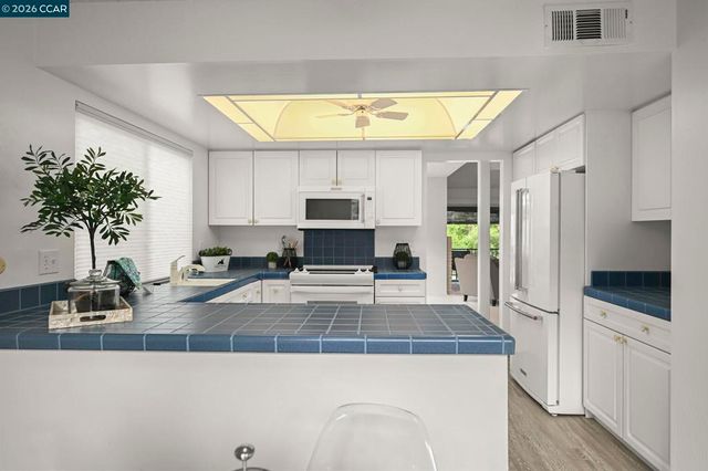 1945 Cactus Ct 1, Walnut Creek, CA 94595