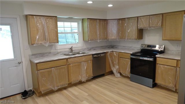 556 Louisiana Avenue, Chester, WV 26034
