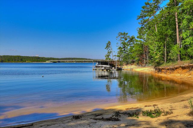 202 Deer Run Lane, Mccormick, SC 29835