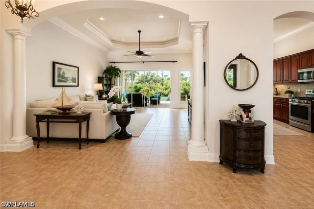 8263 Potomac LN, Naples, FL 34104