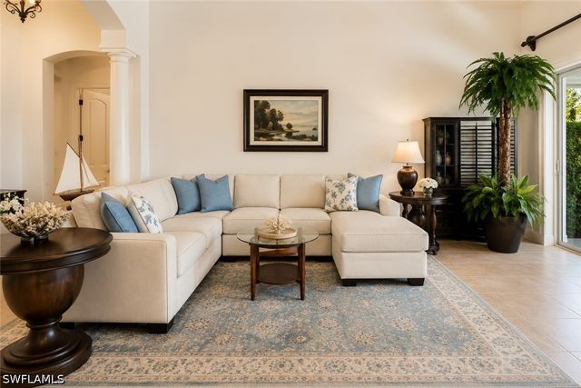 8263 Potomac LN, Naples, FL 34104