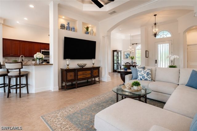 8263 Potomac LN, Naples, FL 34104