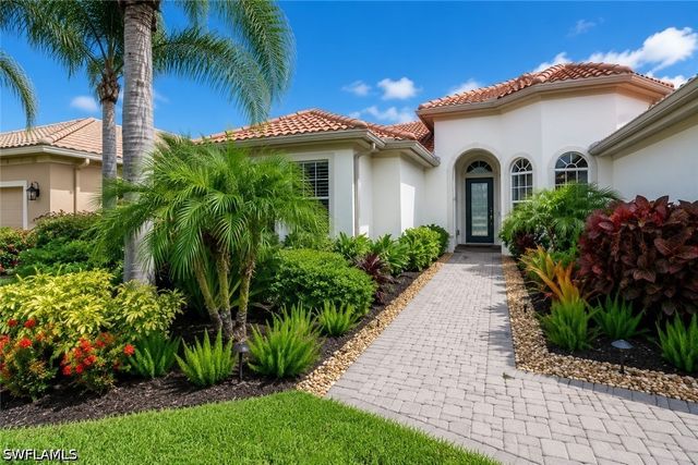 8263 Potomac LN, Naples, FL 34104