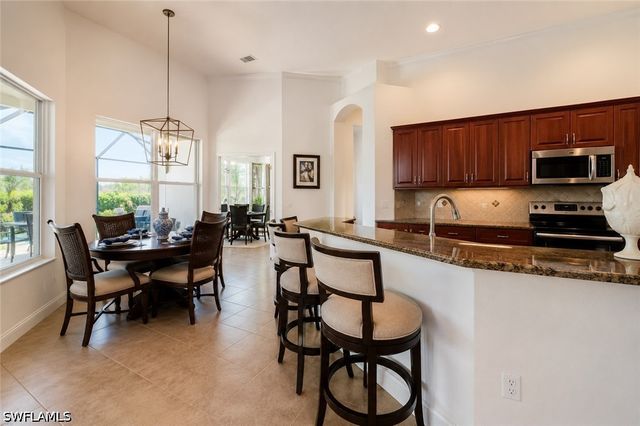 8263 Potomac LN, Naples, FL 34104
