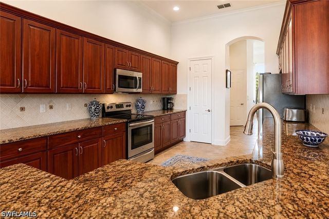 8263 Potomac LN, Naples, FL 34104