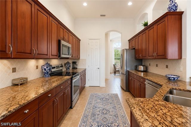 8263 Potomac LN, Naples, FL 34104