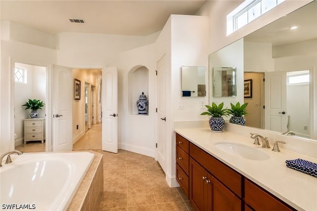 8263 Potomac LN, Naples, FL 34104