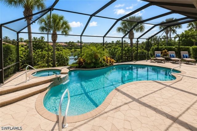 8263 Potomac LN, Naples, FL 34104