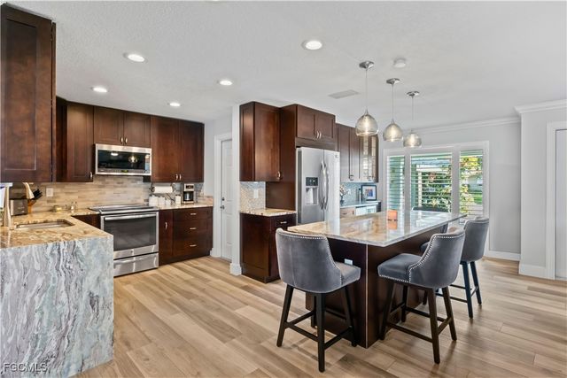 3122 SE 18th PL, Cape Coral, FL 33904