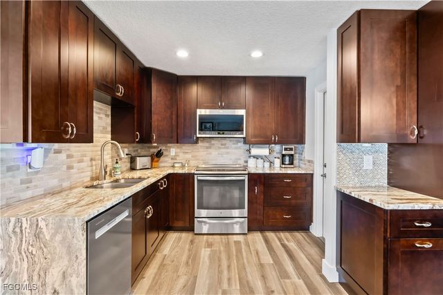 3122 SE 18th PL, Cape Coral, FL 33904