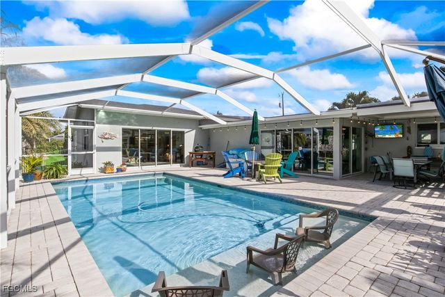 3122 SE 18th PL, Cape Coral, FL 33904