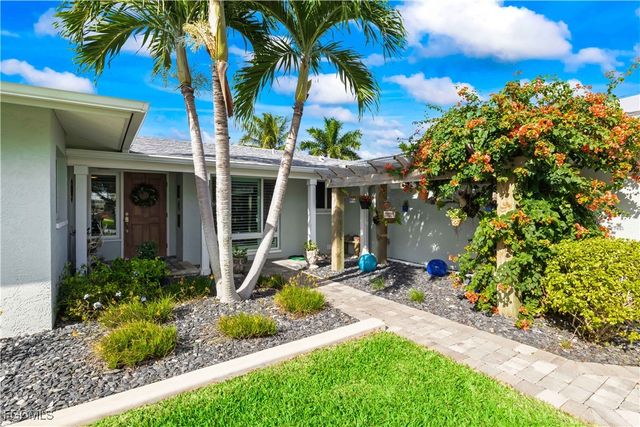 3122 SE 18th PL, Cape Coral, FL 33904