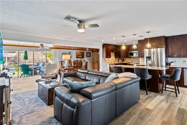 3122 SE 18th PL, Cape Coral, FL 33904