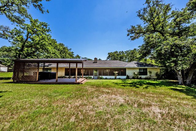 67 Fairway Drive, Normangee, TX 77871