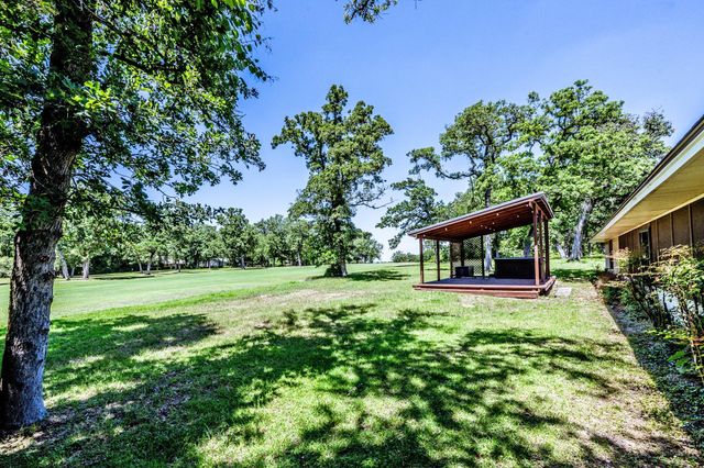 67 Fairway Drive, Normangee, TX 77871