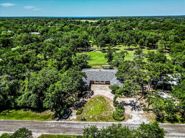 67 Fairway Drive, Normangee, TX 77871