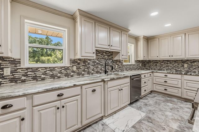 67 Fairway Drive, Normangee, TX 77871
