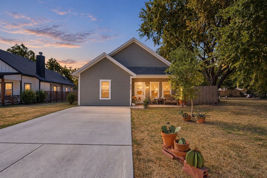 205 Owens Street, Bridgeport, TX 76426 — exterior