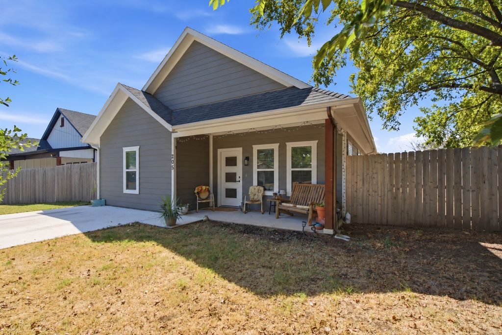 205 Owens Street, Bridgeport, TX 76426 — photo 2