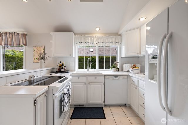 34 Lakewood Oaks Drive SW, Lakewood, WA 98499