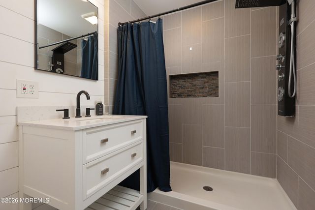 28 Farragut Drive, Brick, NJ 08723