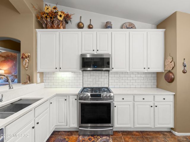 1986 E Desert Lark Pass, Green Valley, AZ 85614