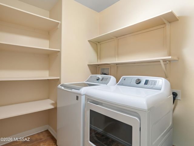 1986 E Desert Lark Pass, Green Valley, AZ 85614