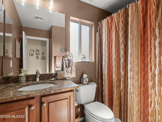 1986 E Desert Lark Pass, Green Valley, AZ 85614