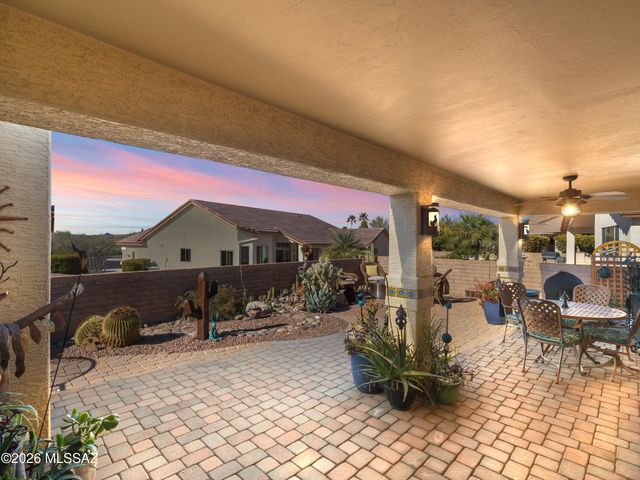 1986 E Desert Lark Pass, Green Valley, AZ 85614