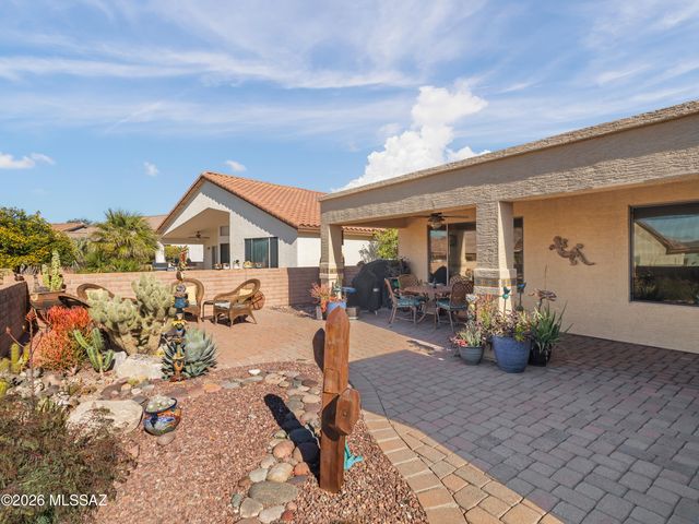 1986 E Desert Lark Pass, Green Valley, AZ 85614