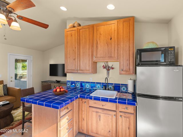 1986 E Desert Lark Pass, Green Valley, AZ 85614