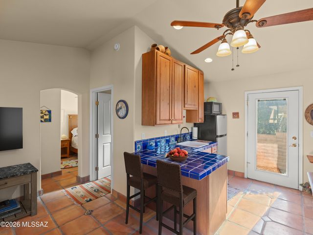 1986 E Desert Lark Pass, Green Valley, AZ 85614