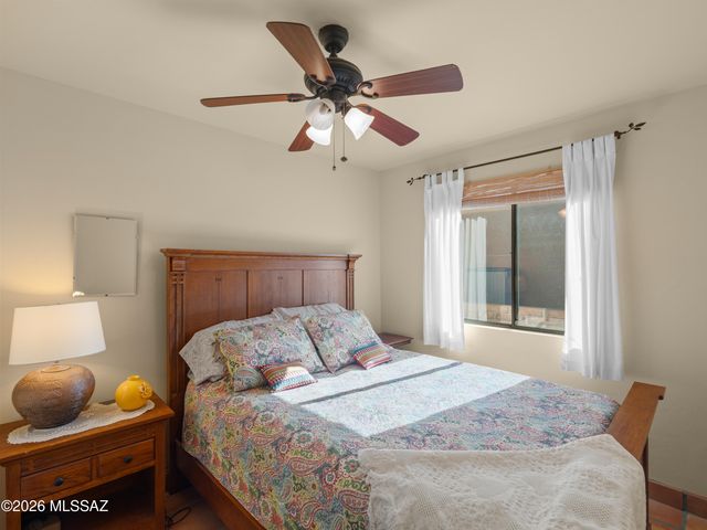 1986 E Desert Lark Pass, Green Valley, AZ 85614