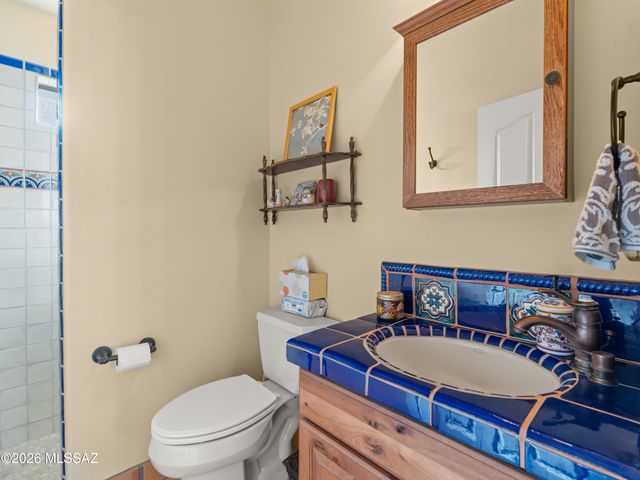 1986 E Desert Lark Pass, Green Valley, AZ 85614