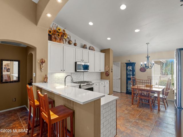 1986 E Desert Lark Pass, Green Valley, AZ 85614