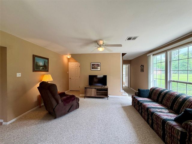 114 Edgewater Street, Clute, TX 77531