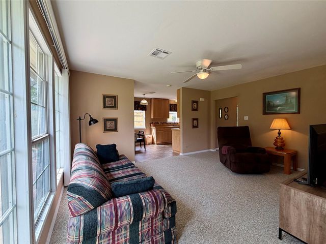 114 Edgewater Street, Clute, TX 77531