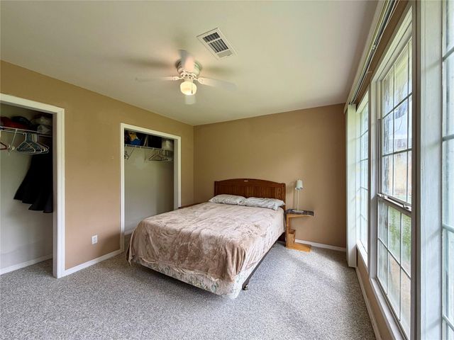 114 Edgewater Street, Clute, TX 77531