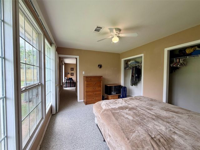 114 Edgewater Street, Clute, TX 77531