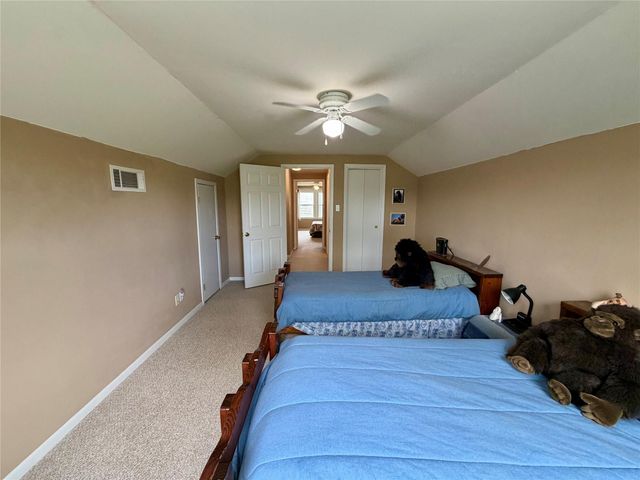 114 Edgewater Street, Clute, TX 77531