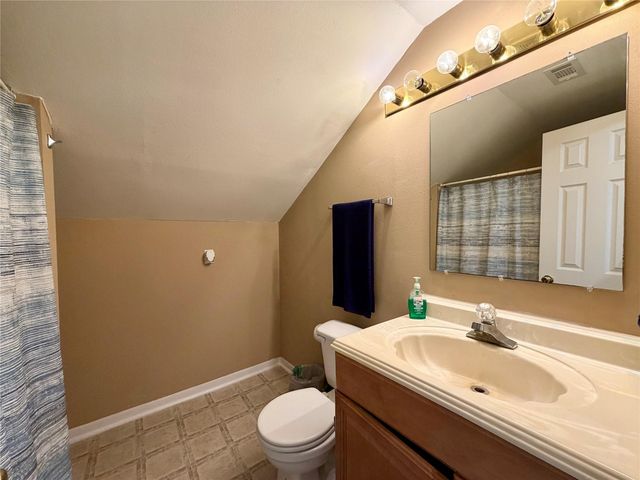 114 Edgewater Street, Clute, TX 77531