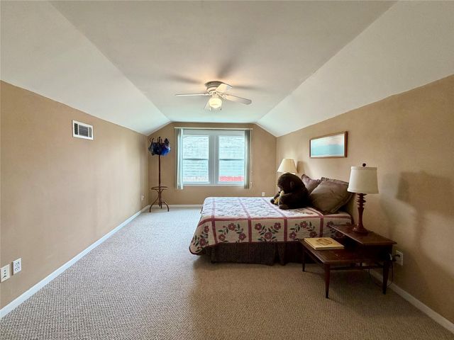 114 Edgewater Street, Clute, TX 77531