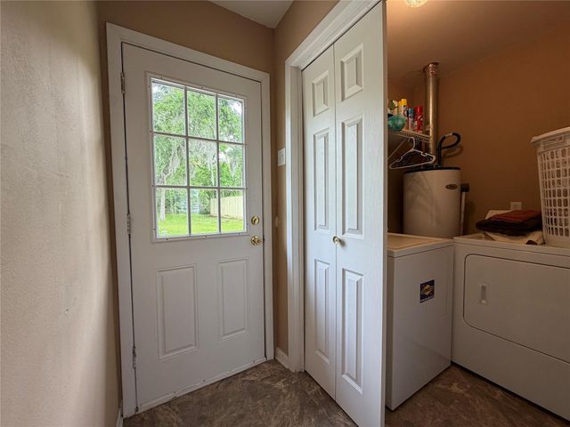 114 Edgewater Street, Clute, TX 77531